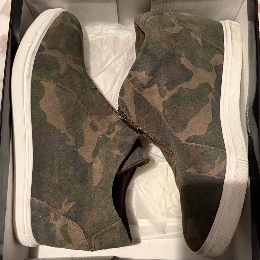 Blondo Camouflage Suede Sneakers